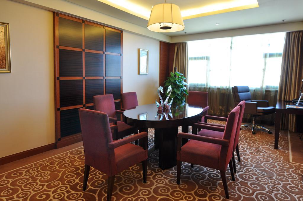 Howard Johnson Caida Plaza Shanghai Exterior foto